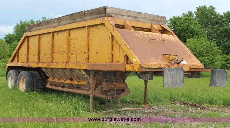 image for item G5248 1982 Ranch 27' belly dump trailer