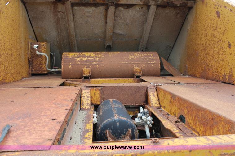 image for item G5248 1982 Ranch 27' belly dump trailer