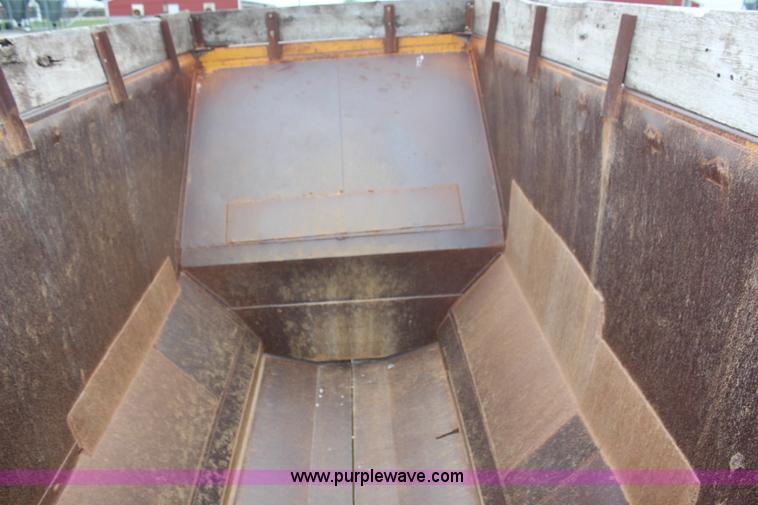 image for item G5248 1982 Ranch 27' belly dump trailer