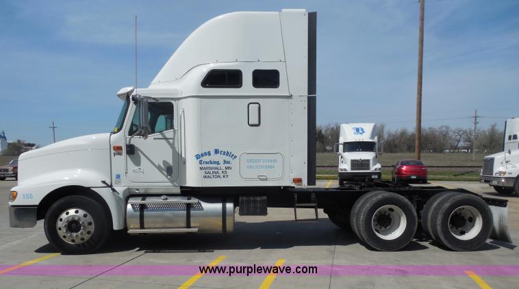 image for item H3234 2007 International 9400i semi truck