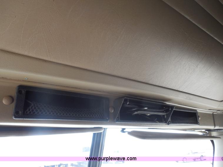 image for item H3234 2007 International 9400i semi truck