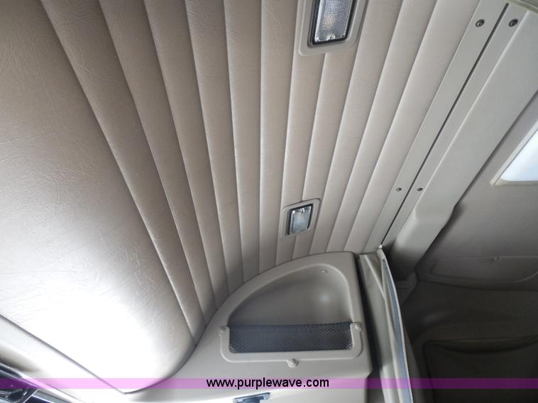 image for item H3234 2007 International 9400i semi truck