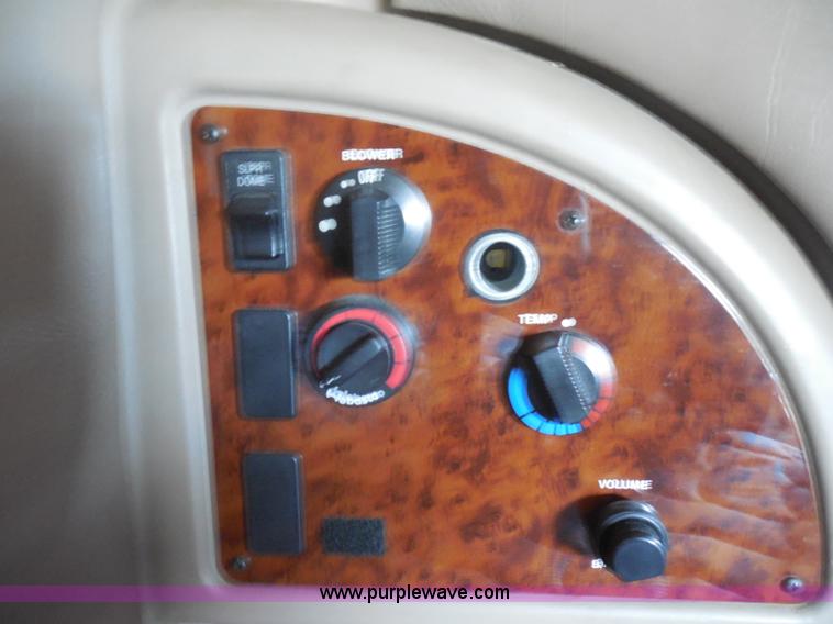 image for item H3234 2007 International 9400i semi truck