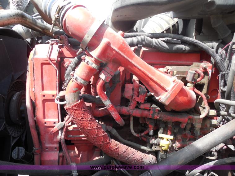 image for item H3234 2007 International 9400i semi truck