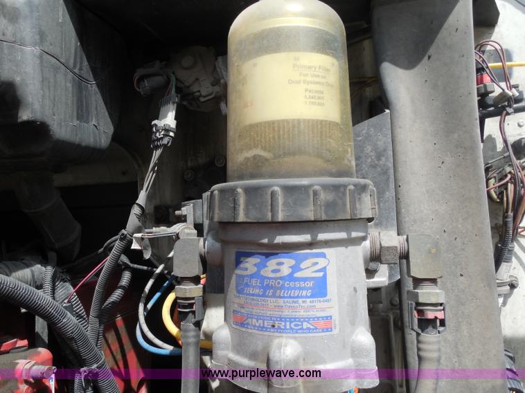 image for item H3234 2007 International 9400i semi truck