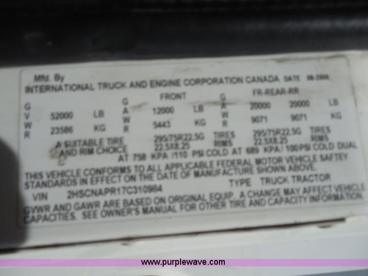 image for item H3234 2007 International 9400i semi truck