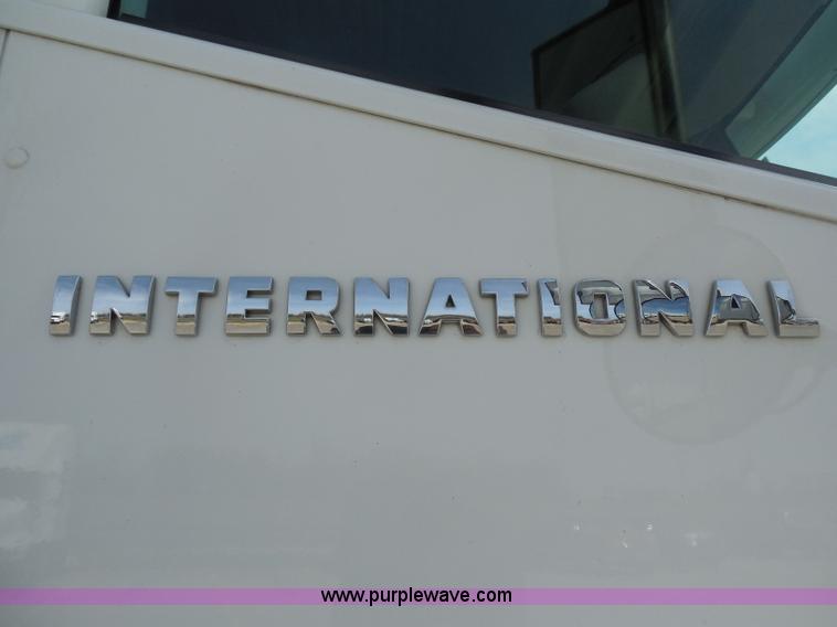 image for item H3234 2007 International 9400i semi truck