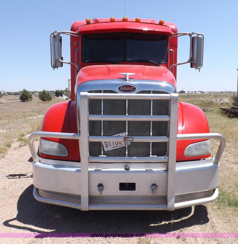 image for item H7076 2007 Peterbilt 386 semi truck