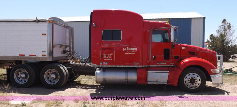image for item H7076 2007 Peterbilt 386 semi truck