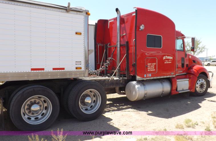 image for item H7076 2007 Peterbilt 386 semi truck