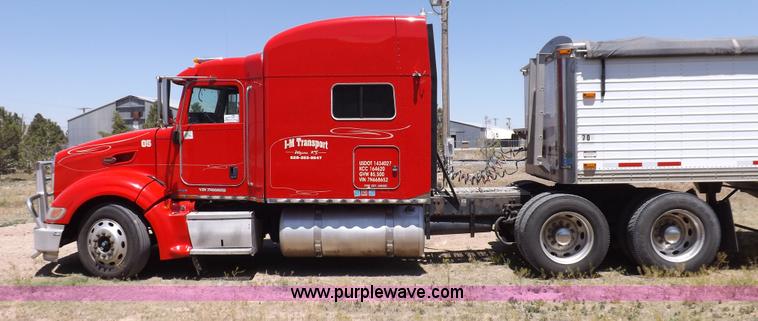 image for item H7076 2007 Peterbilt 386 semi truck