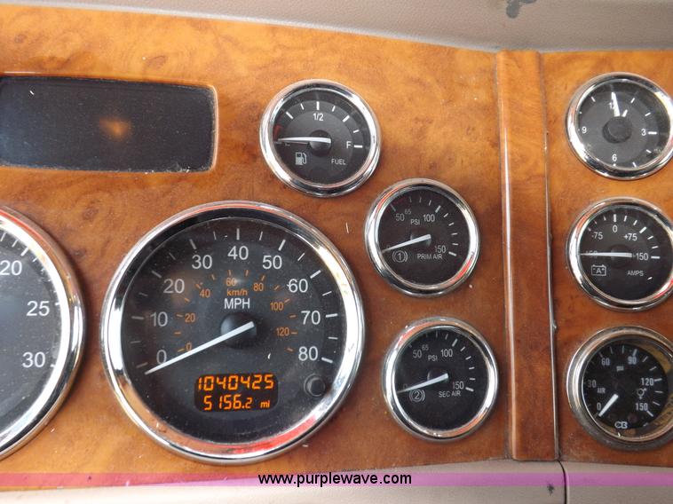 image for item H7076 2007 Peterbilt 386 semi truck