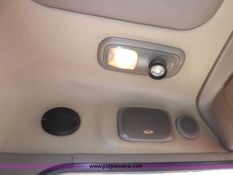 image for item H7076 2007 Peterbilt 386 semi truck