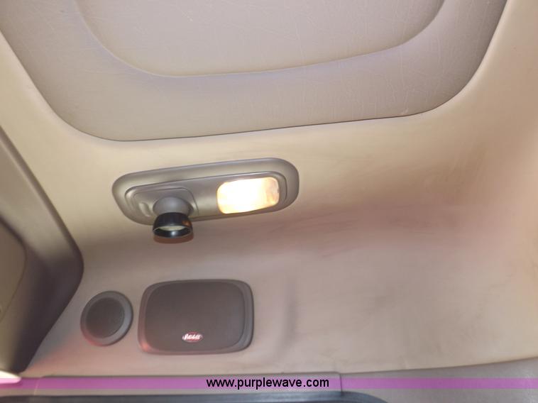 image for item H7076 2007 Peterbilt 386 semi truck