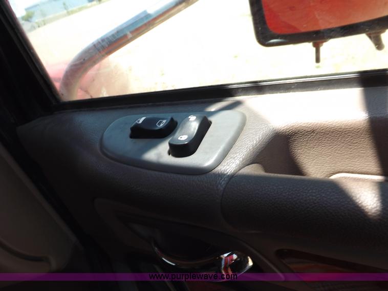 image for item H7076 2007 Peterbilt 386 semi truck