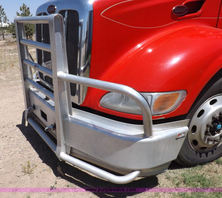 image for item H7076 2007 Peterbilt 386 semi truck