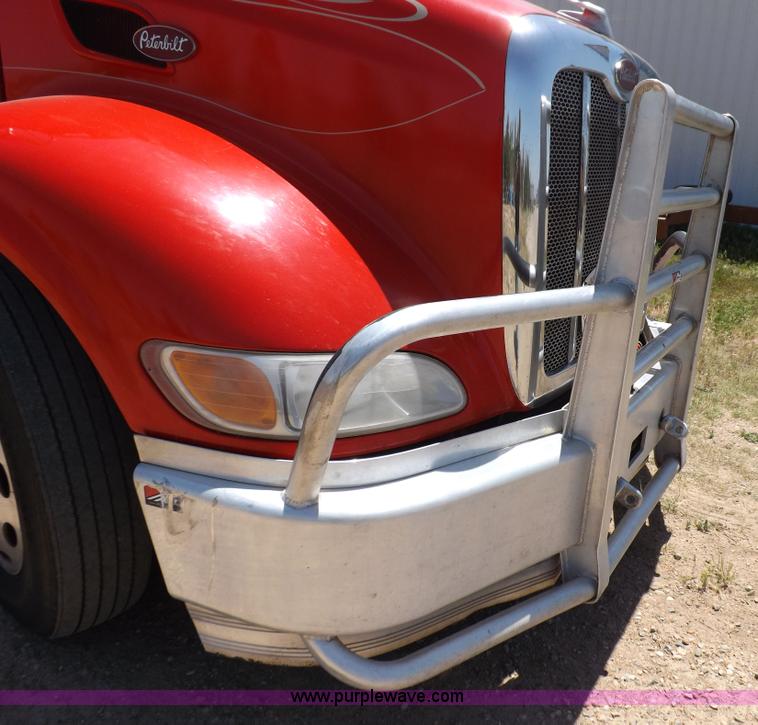 image for item H7076 2007 Peterbilt 386 semi truck