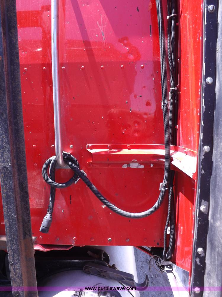 image for item H7076 2007 Peterbilt 386 semi truck