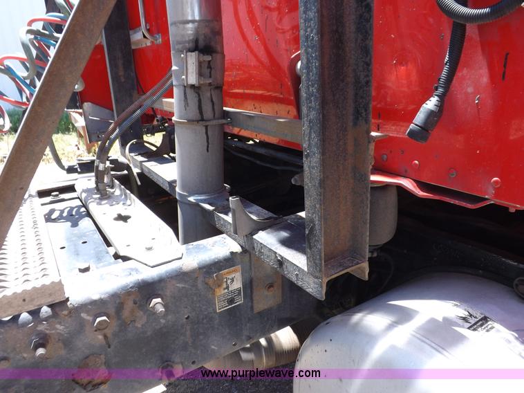 image for item H7076 2007 Peterbilt 386 semi truck