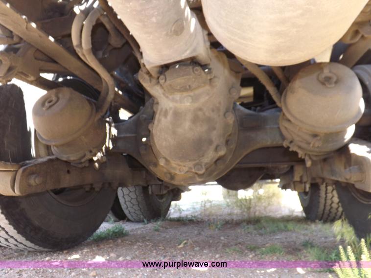 image for item H7076 2007 Peterbilt 386 semi truck