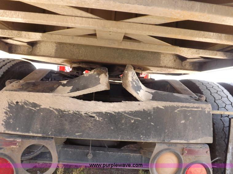 image for item H7076 2007 Peterbilt 386 semi truck