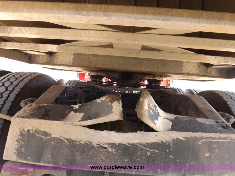 image for item H7076 2007 Peterbilt 386 semi truck