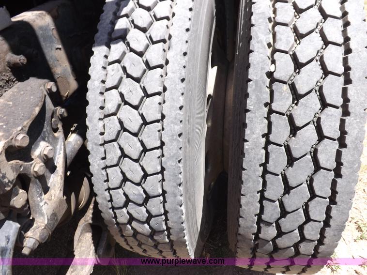 image for item H7076 2007 Peterbilt 386 semi truck