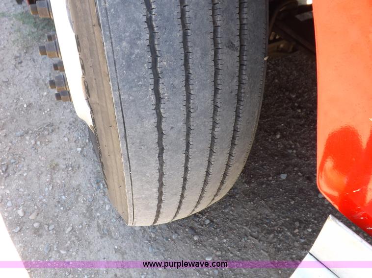 image for item H7076 2007 Peterbilt 386 semi truck