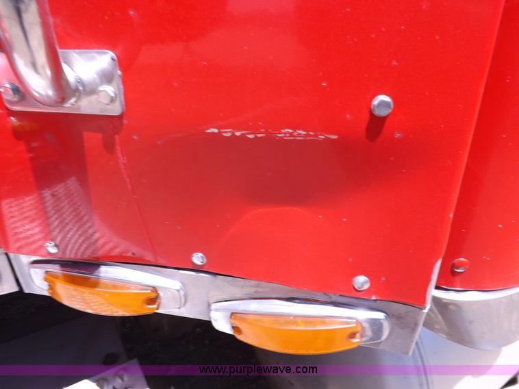 image for item H7076 2007 Peterbilt 386 semi truck