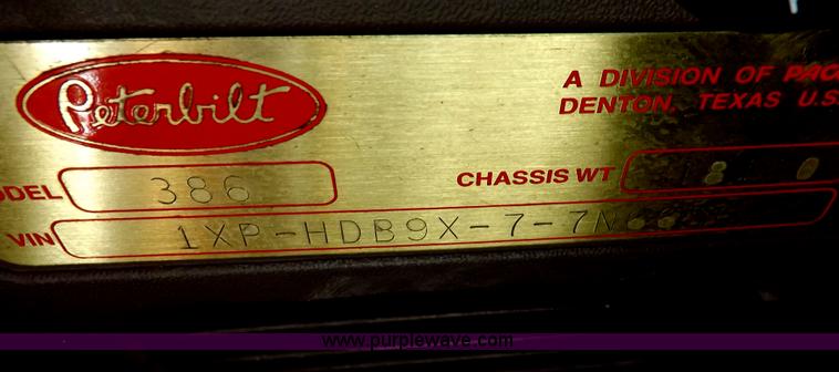 image for item H7076 2007 Peterbilt 386 semi truck