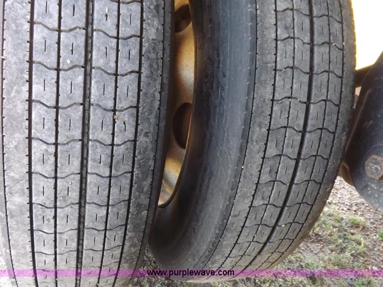 image for item H7077 2009 Timpte Super Hopper grain trailer