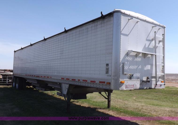 image for item H7110 1998 Wilson DWH-400 Pacesetter grain hopper trailer