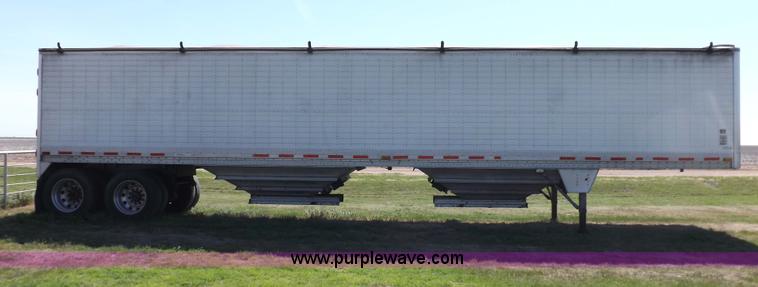 image for item H7110 1998 Wilson DWH-400 Pacesetter grain hopper trailer