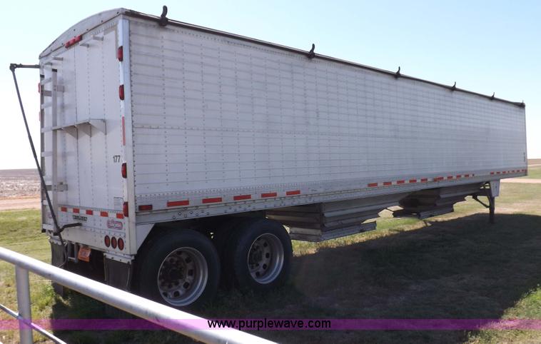 image for item H7110 1998 Wilson DWH-400 Pacesetter grain hopper trailer