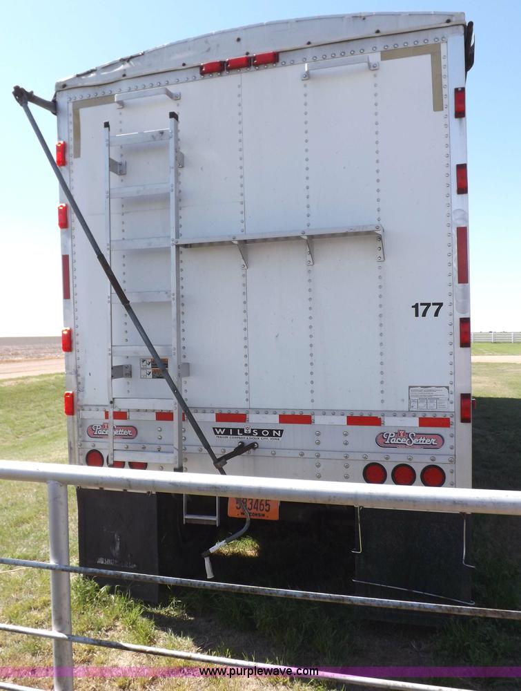 image for item H7110 1998 Wilson DWH-400 Pacesetter grain hopper trailer