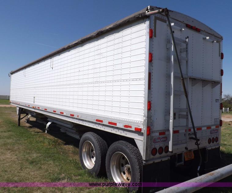 image for item H7110 1998 Wilson DWH-400 Pacesetter grain hopper trailer