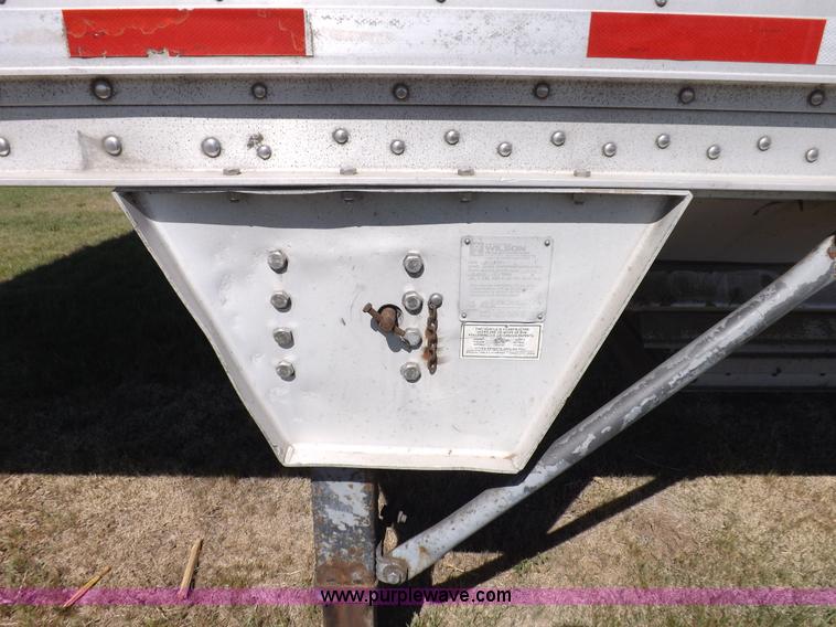 image for item H7110 1998 Wilson DWH-400 Pacesetter grain hopper trailer
