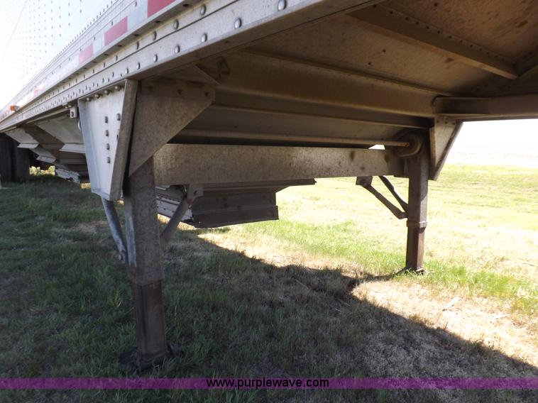 image for item H7110 1998 Wilson DWH-400 Pacesetter grain hopper trailer