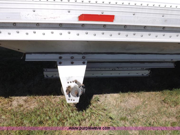 image for item H7110 1998 Wilson DWH-400 Pacesetter grain hopper trailer
