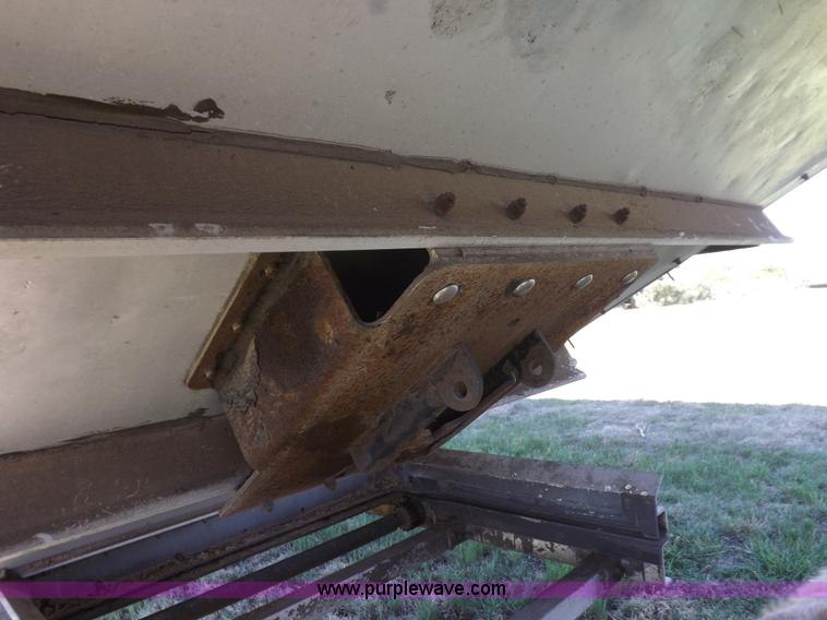 image for item H7110 1998 Wilson DWH-400 Pacesetter grain hopper trailer