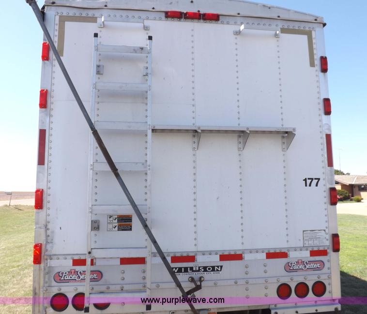 image for item H7110 1998 Wilson DWH-400 Pacesetter grain hopper trailer