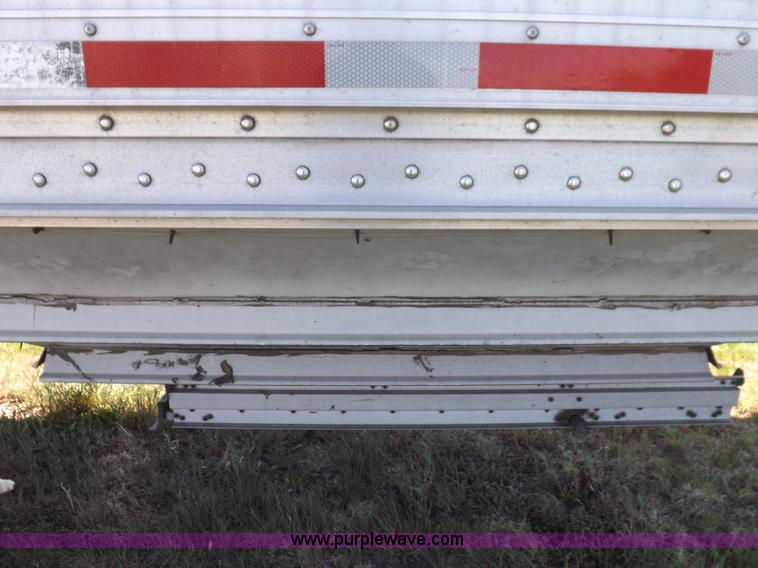 image for item H7110 1998 Wilson DWH-400 Pacesetter grain hopper trailer