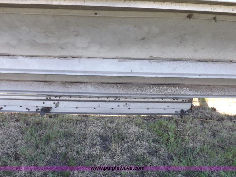 image for item H7110 1998 Wilson DWH-400 Pacesetter grain hopper trailer