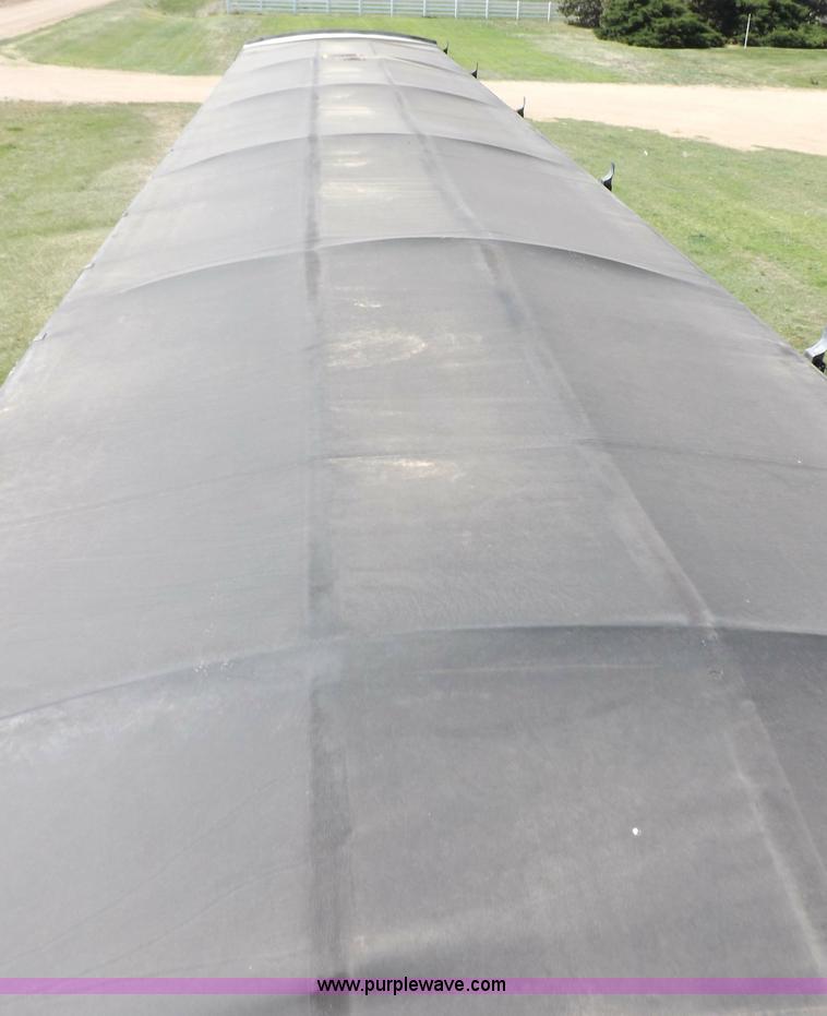 image for item H7110 1998 Wilson DWH-400 Pacesetter grain hopper trailer