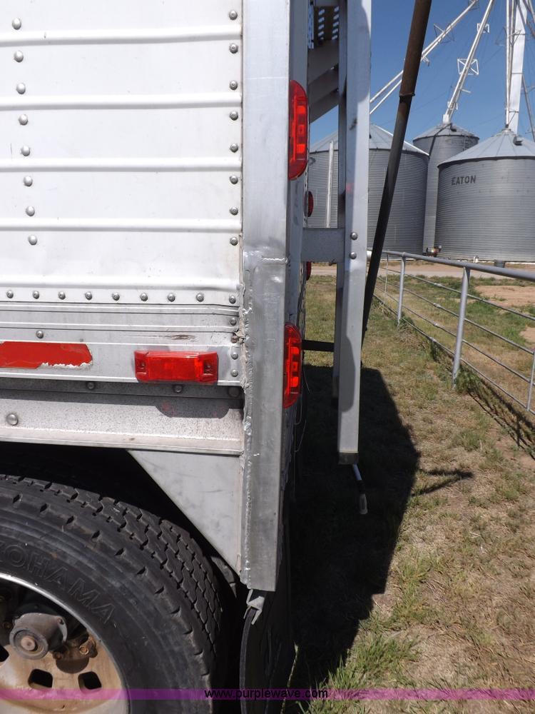 image for item H7110 1998 Wilson DWH-400 Pacesetter grain hopper trailer