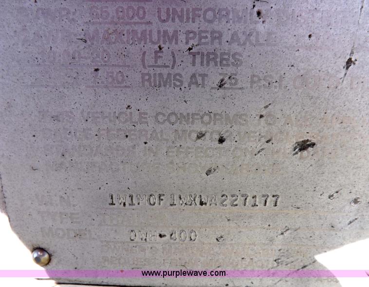 image for item H7110 1998 Wilson DWH-400 Pacesetter grain hopper trailer