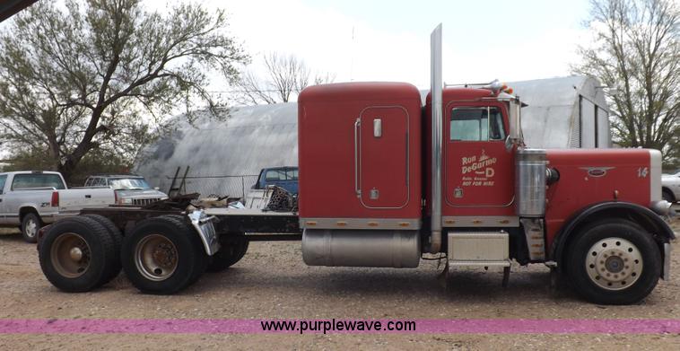image for item H7113 1976 Peterbilt 359M semi truck