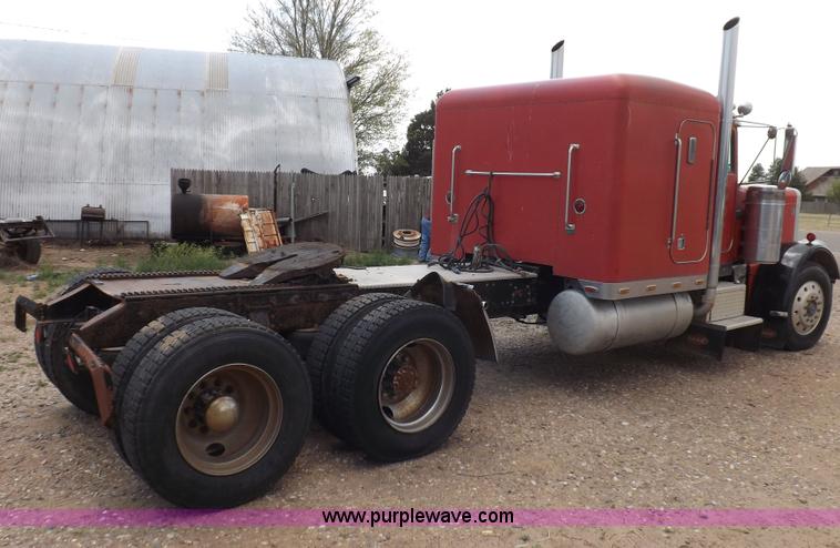 image for item H7113 1976 Peterbilt 359M semi truck