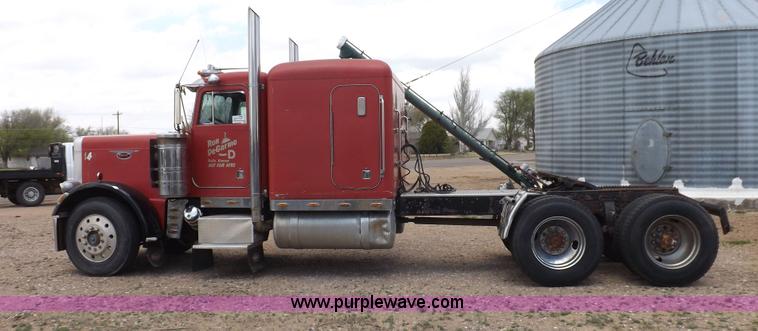 image for item H7113 1976 Peterbilt 359M semi truck