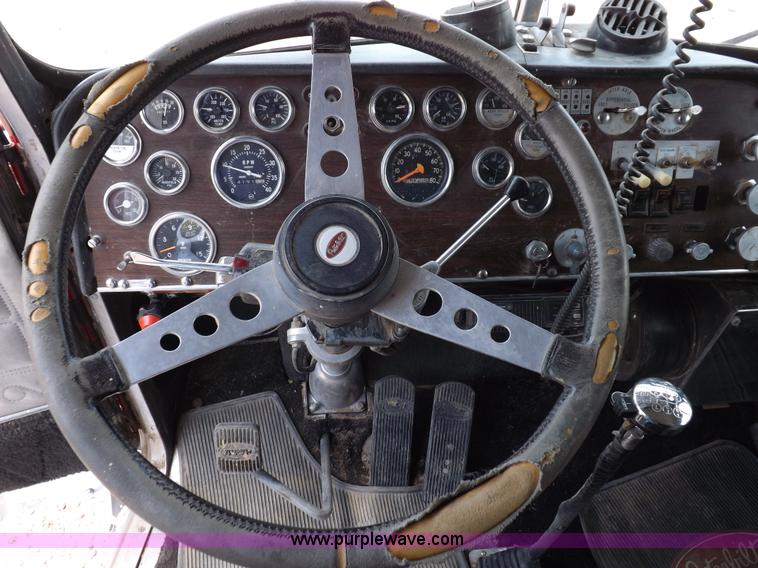 image for item H7113 1976 Peterbilt 359M semi truck